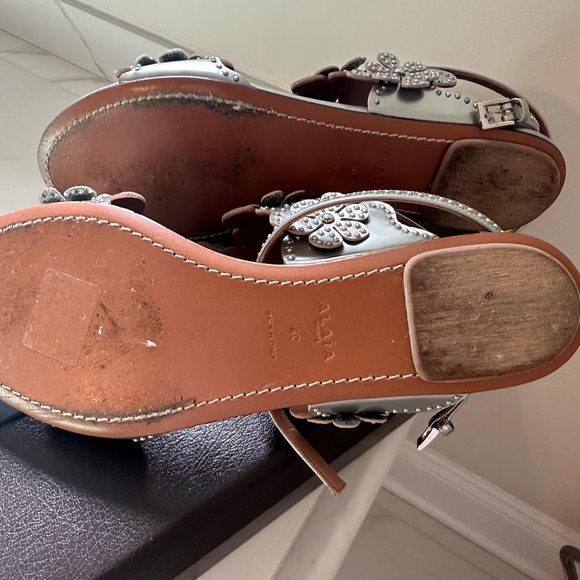 Alaia silver leather floral flat sandals 👡 - Picture 3 of 6